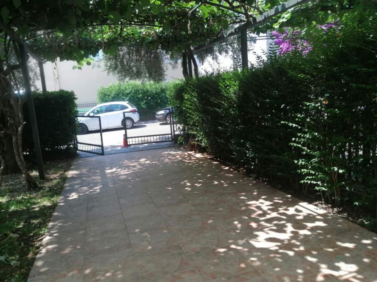 Шале Holiday Apartment Budva with garden Будва