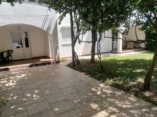 Шале Holiday Apartment Budva with garden Будва Шале с 3 спальнями-10